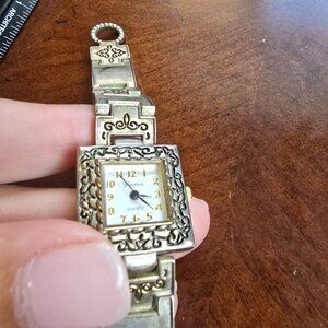 Geneva Quartz Ladies Metal Brighton Styled Watch Japan Mvt D7557 Gold Silv Black